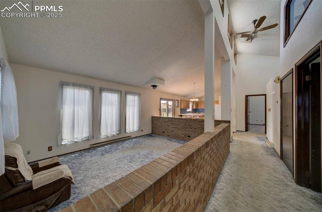 14 Crested Hill CT, Pueblo, CO 81008