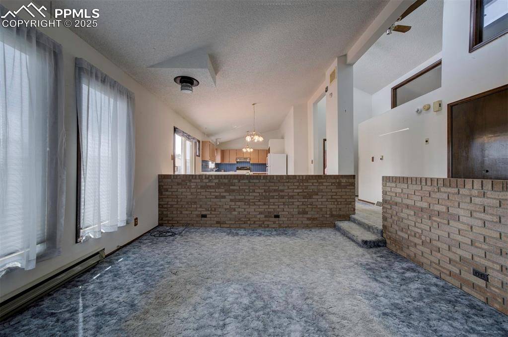 14 Crested Hill CT, Pueblo, CO 81008