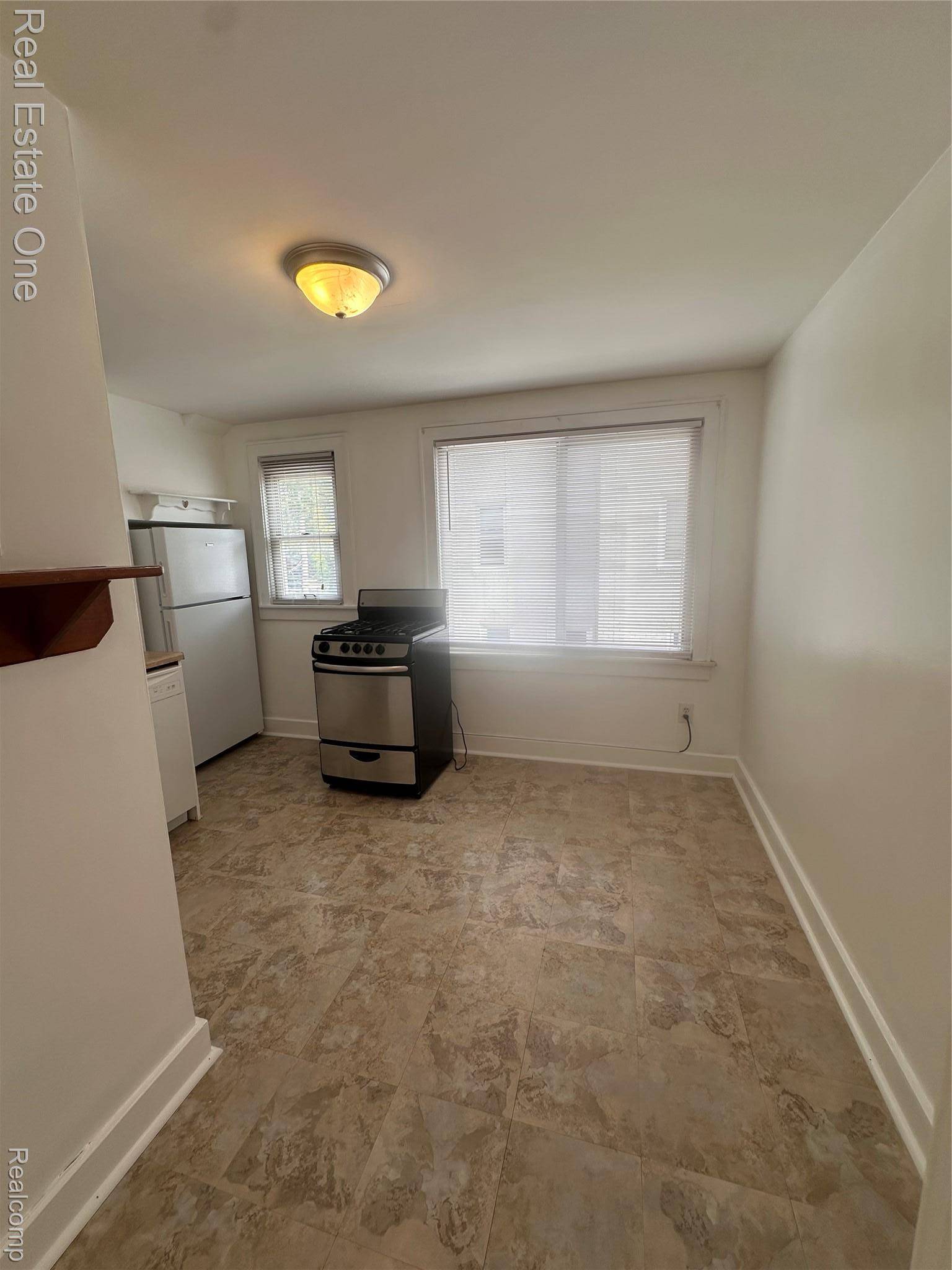 122 W Houstonia AVE, Royal Oak, MI 48073