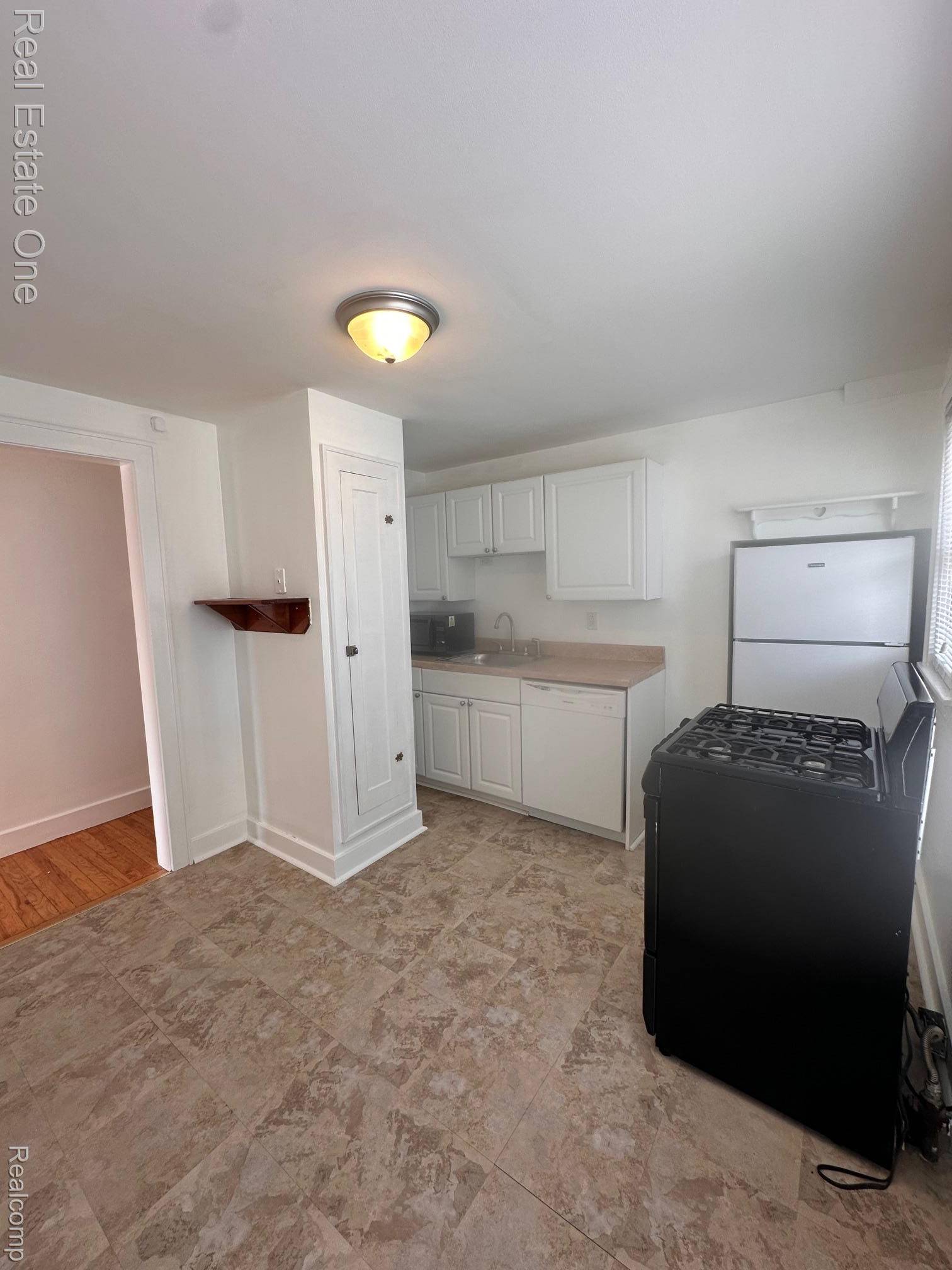 122 W Houstonia AVE, Royal Oak, MI 48073