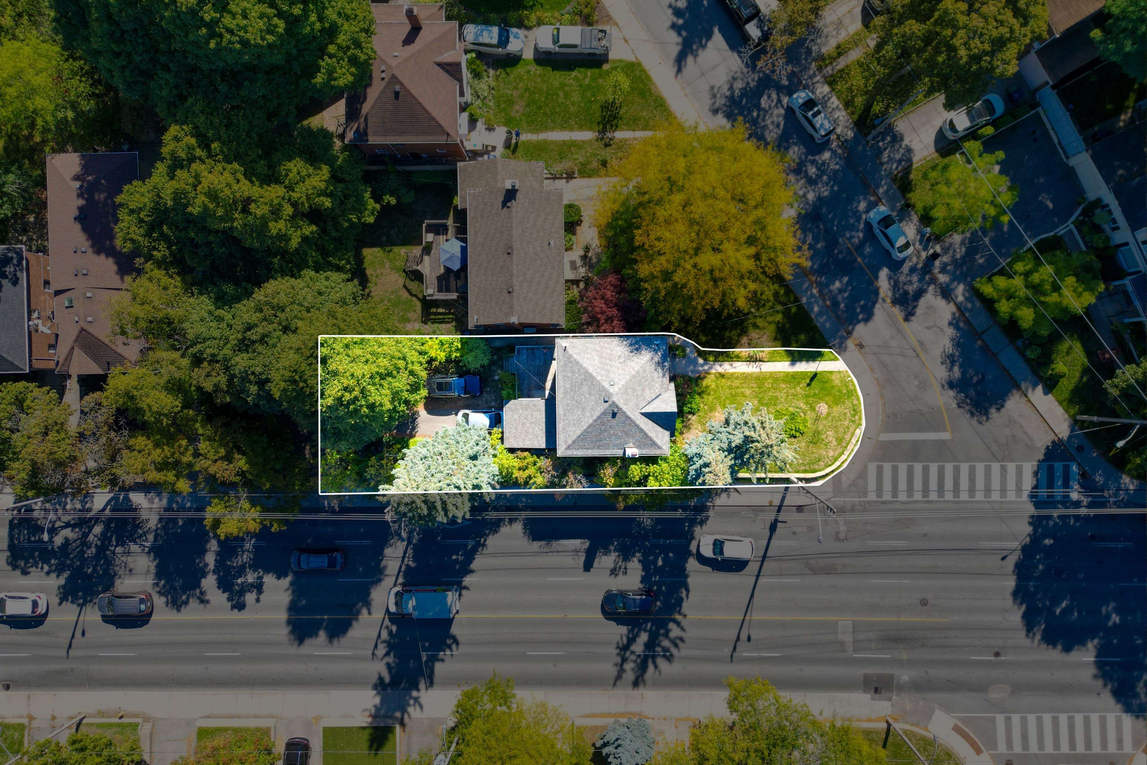221 Hanna RD, Toronto C11, ON M4G 3P2