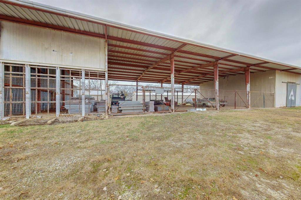 517 E Broadway Street #B-D, Gainesville, TX 76240