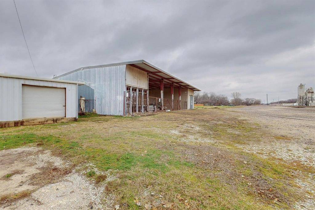 517 E Broadway Street #B-D, Gainesville, TX 76240
