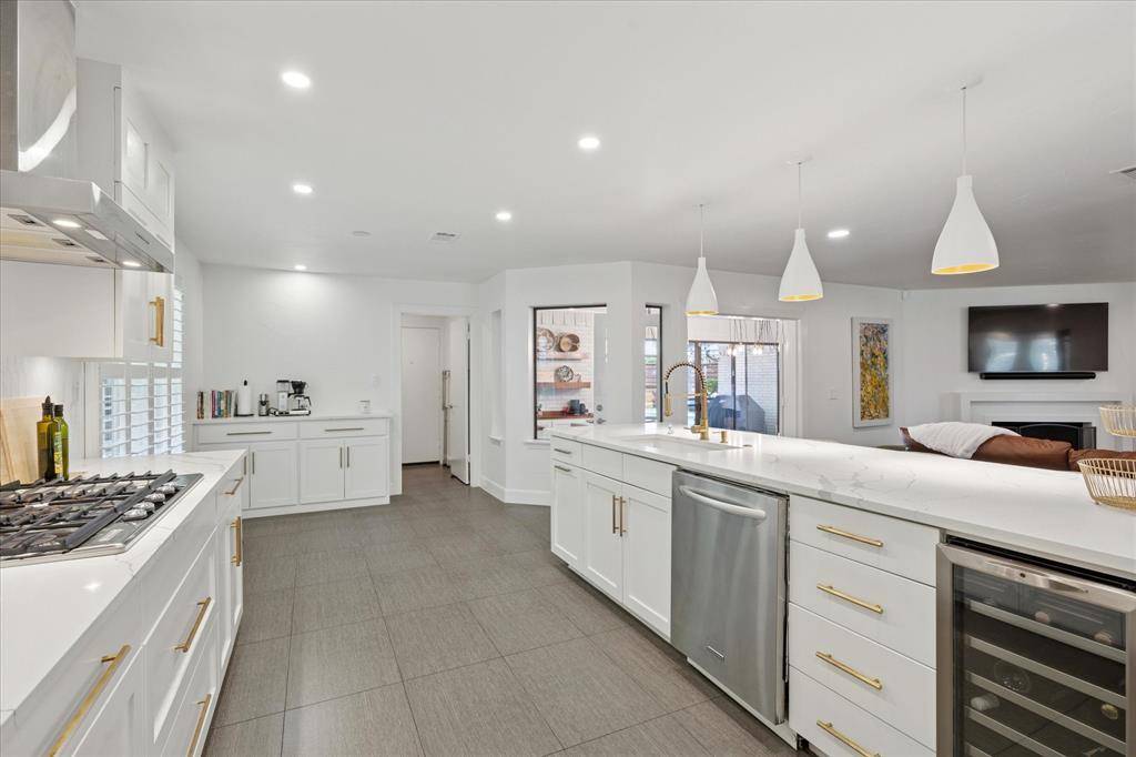 10023 Edgecove Drive, Dallas, TX 75238