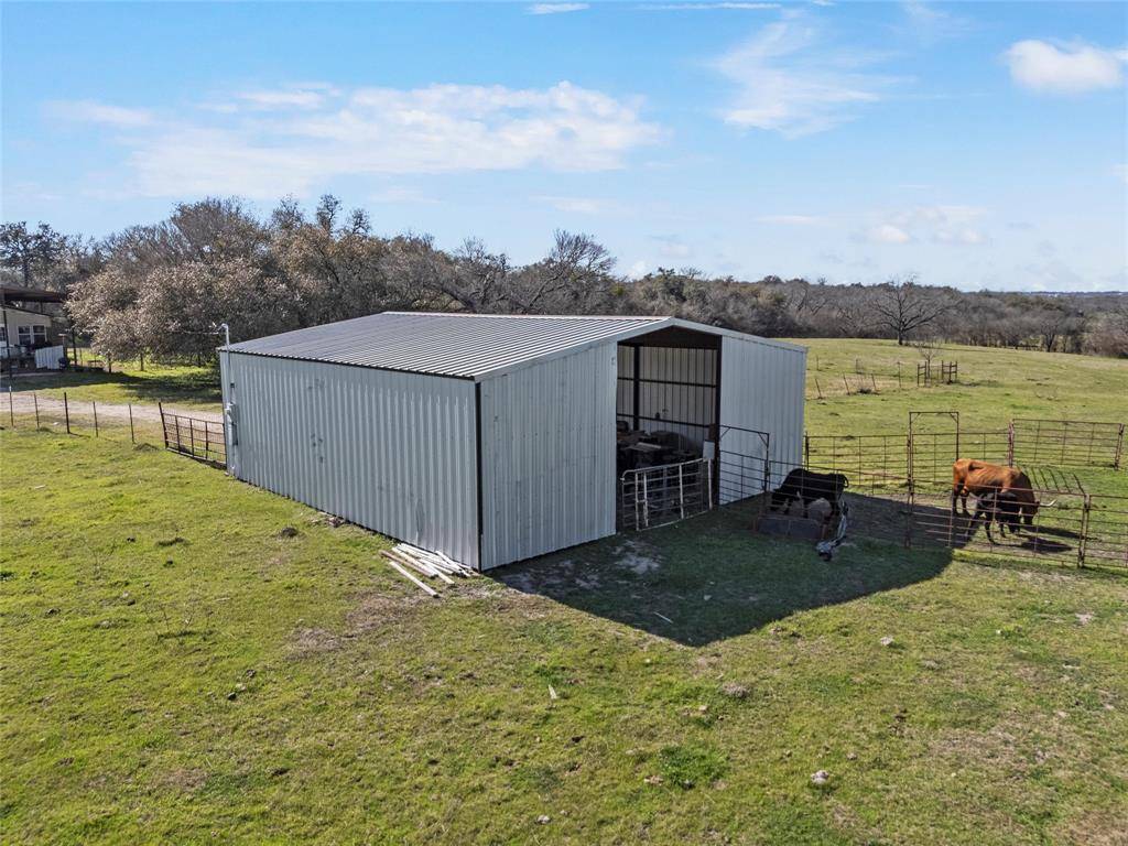 2359 Fm 935, Chilton, TX 76632