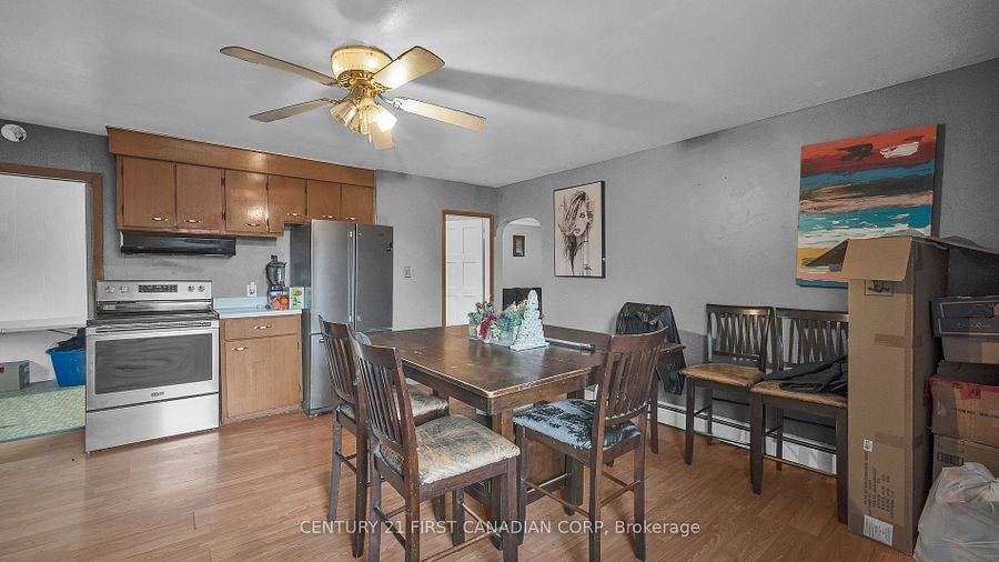 19 Montgomery DR, Chatham-kent, ON N8A 1P2