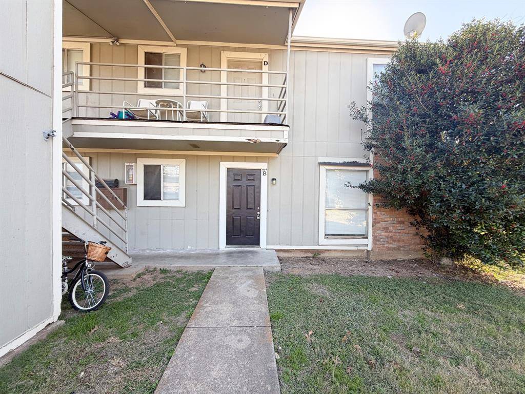 604 Walter Stephenson Road #B, Midlothian, TX 76065