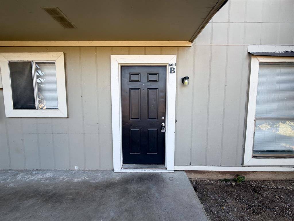 604 Walter Stephenson Road #B, Midlothian, TX 76065