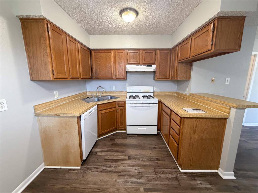 604 Walter Stephenson Road #B, Midlothian, TX 76065