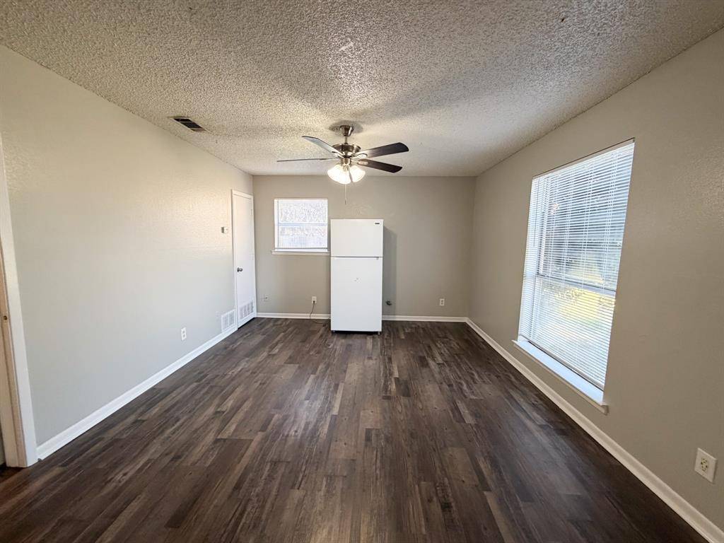 604 Walter Stephenson Road #B, Midlothian, TX 76065