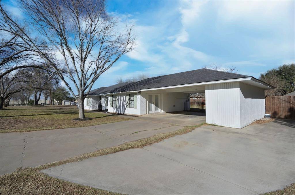 3701 Nocona Drive, De Cordova, TX 76049