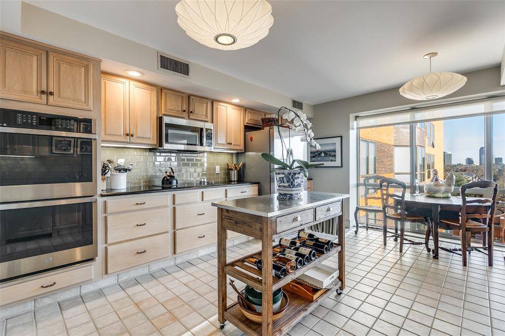 4242 Lomo Alto Drive #N70, Highland Park, TX 75219