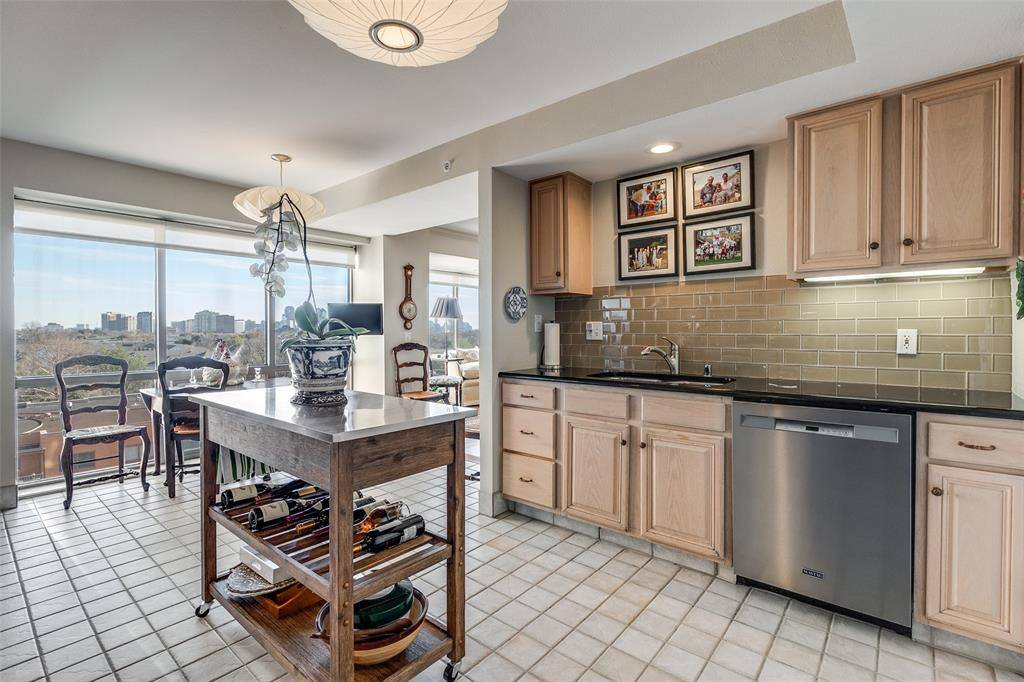 4242 Lomo Alto Drive #N70, Highland Park, TX 75219