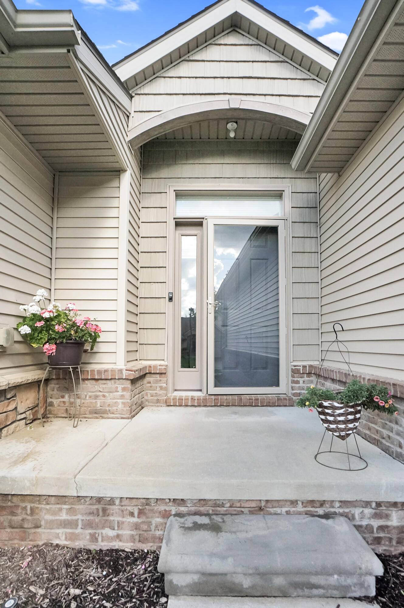 6277 Northridge Woods DR, Brighton City, MI 48116