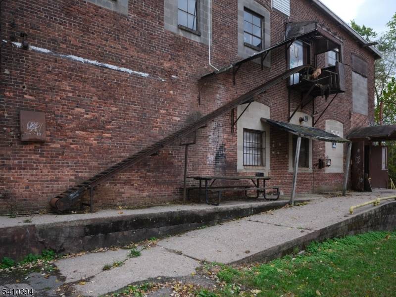 3 6Th St, Frenchtown Boro, NJ 08825