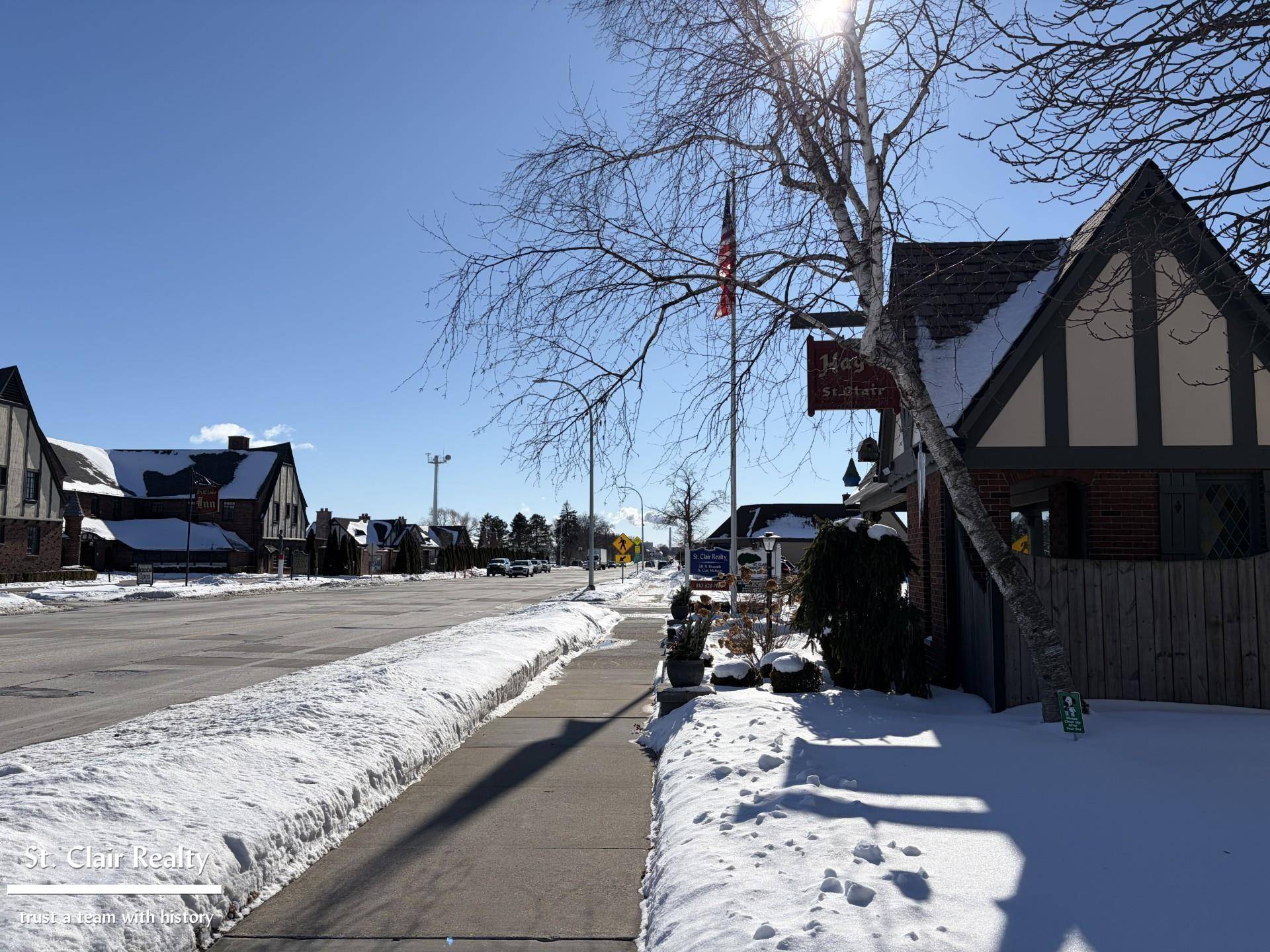 531 N Riverside AVE, St Clair, MI 48079