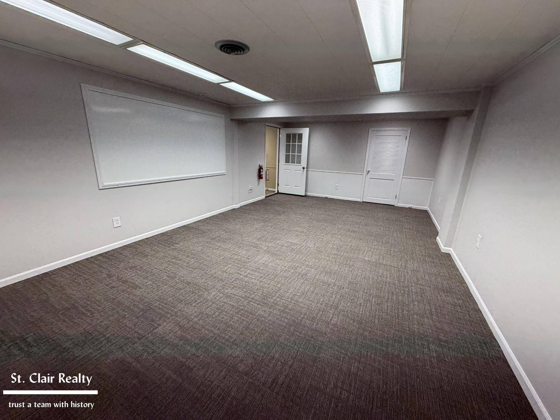 531 N Riverside AVE, St Clair, MI 48079