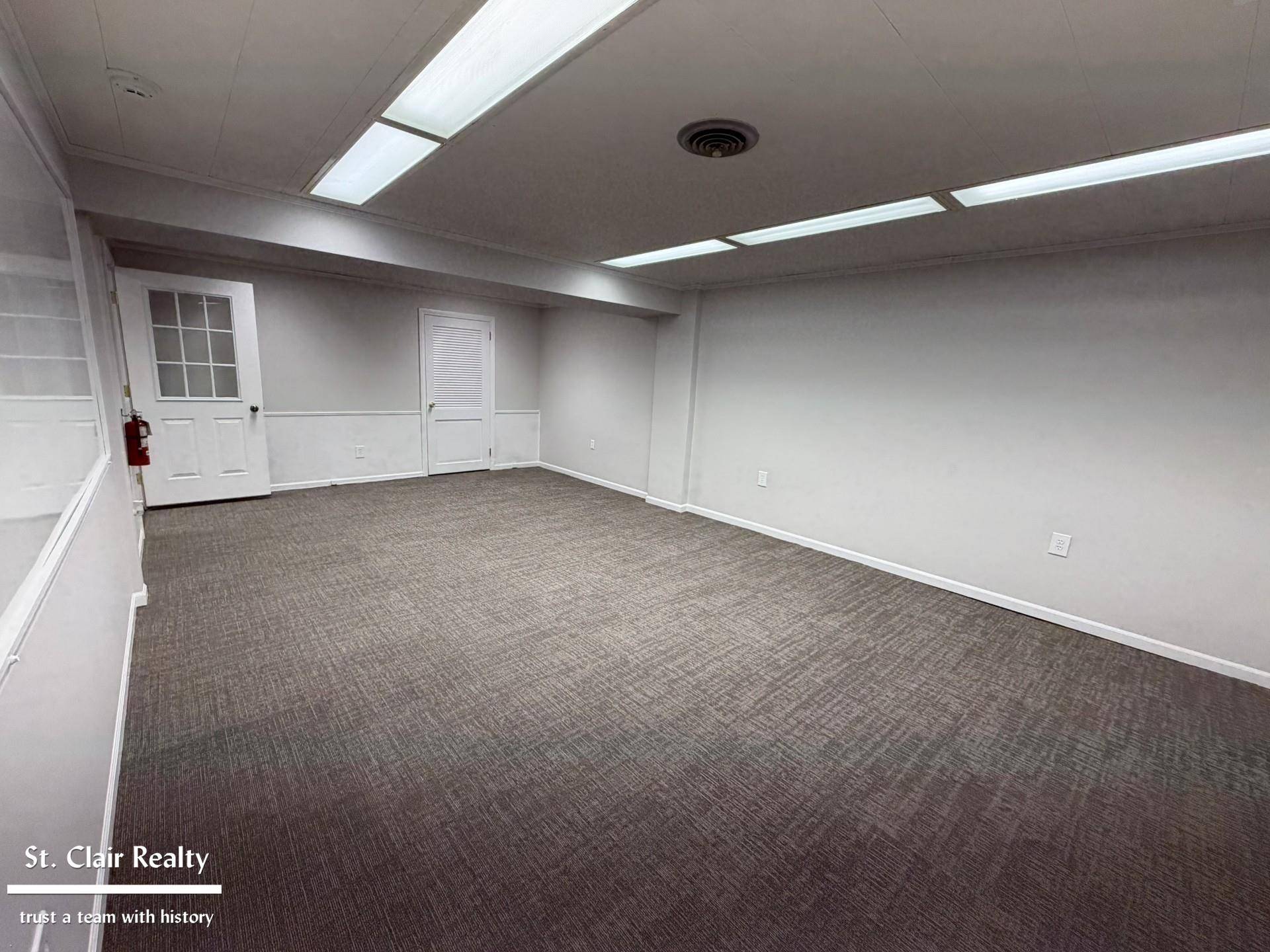 531 N Riverside AVE, St Clair, MI 48079