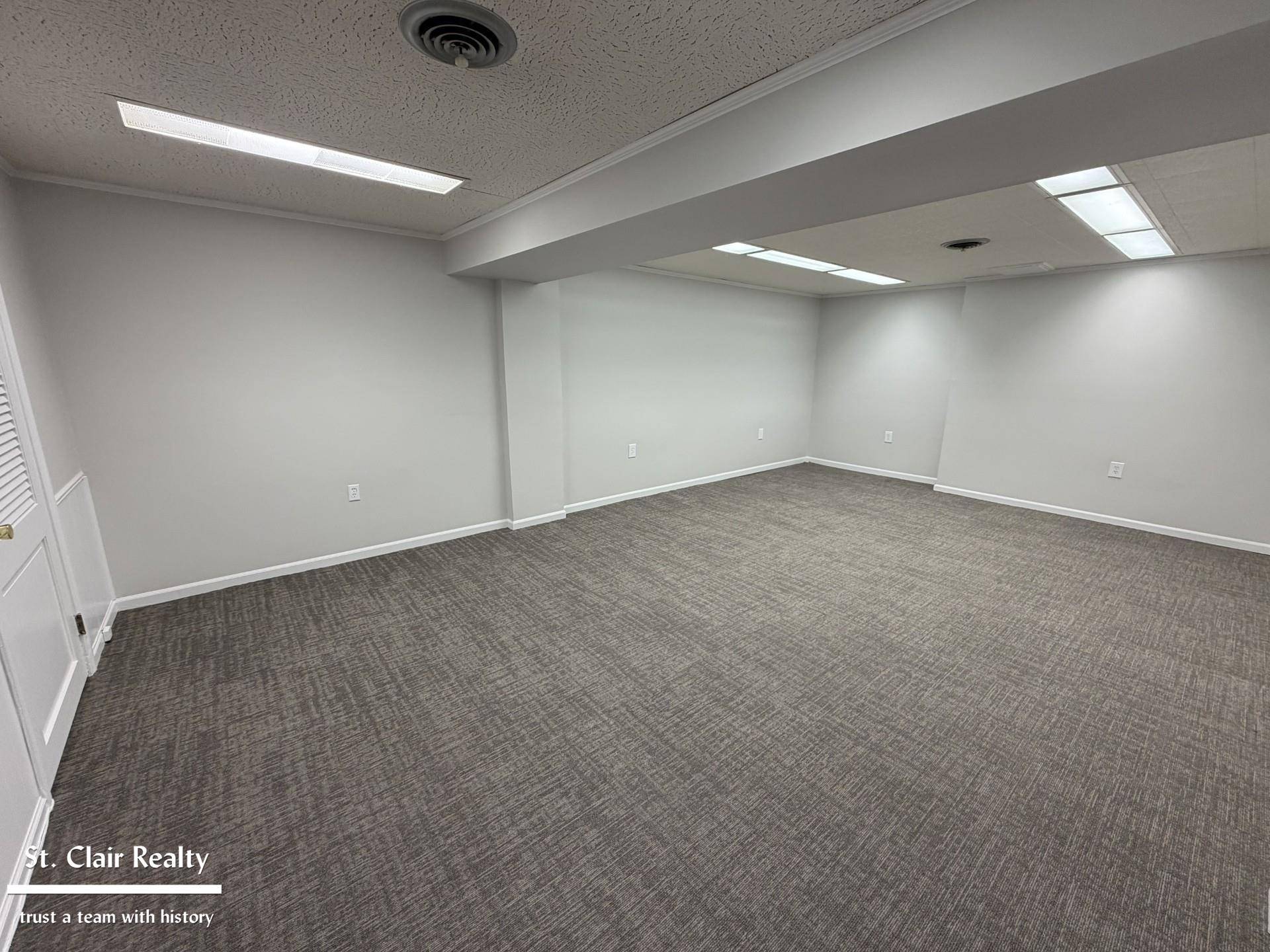 531 N Riverside AVE, St Clair, MI 48079
