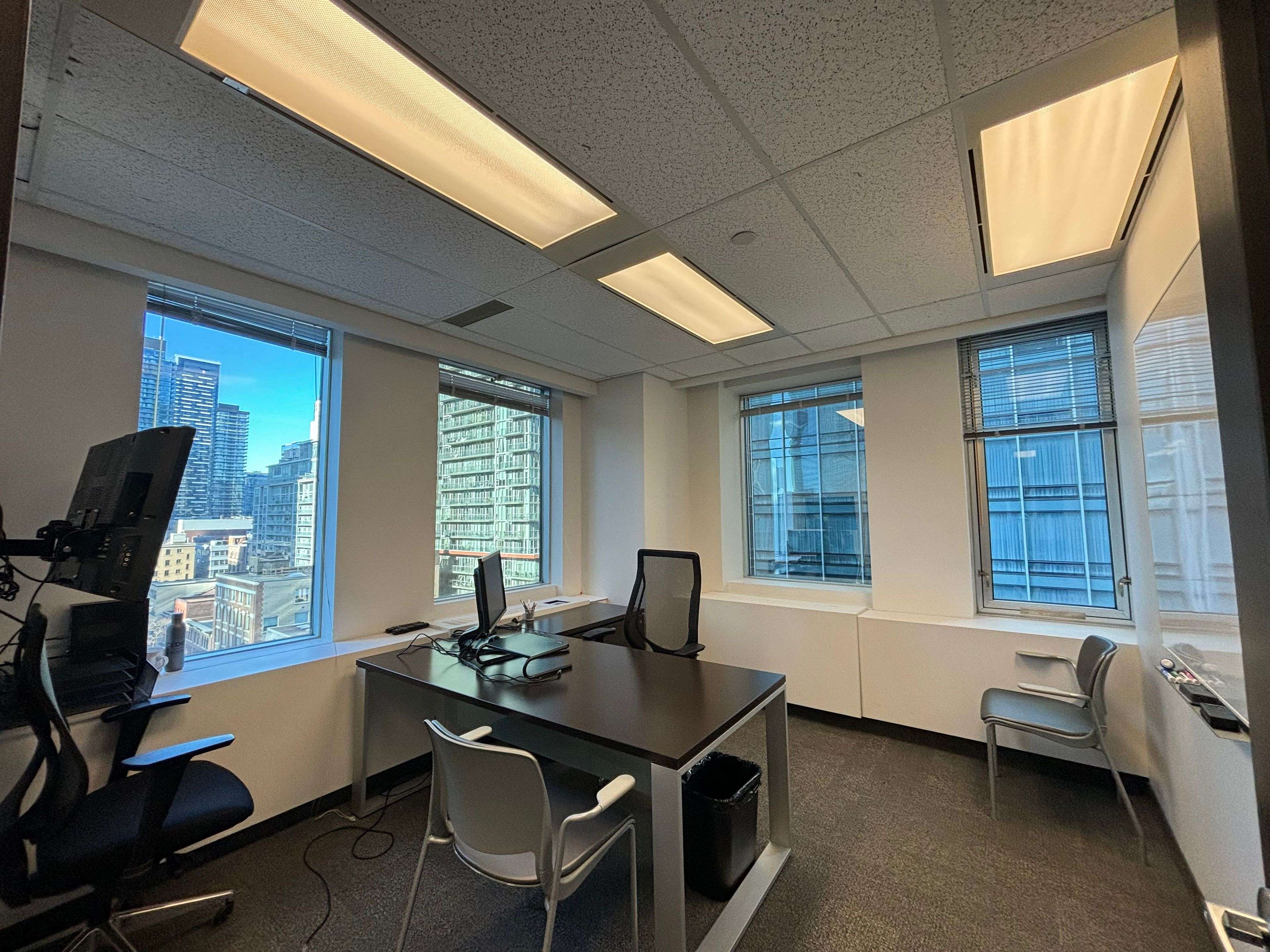 170 University AVE #901, Toronto C01, ON M5H 3B3