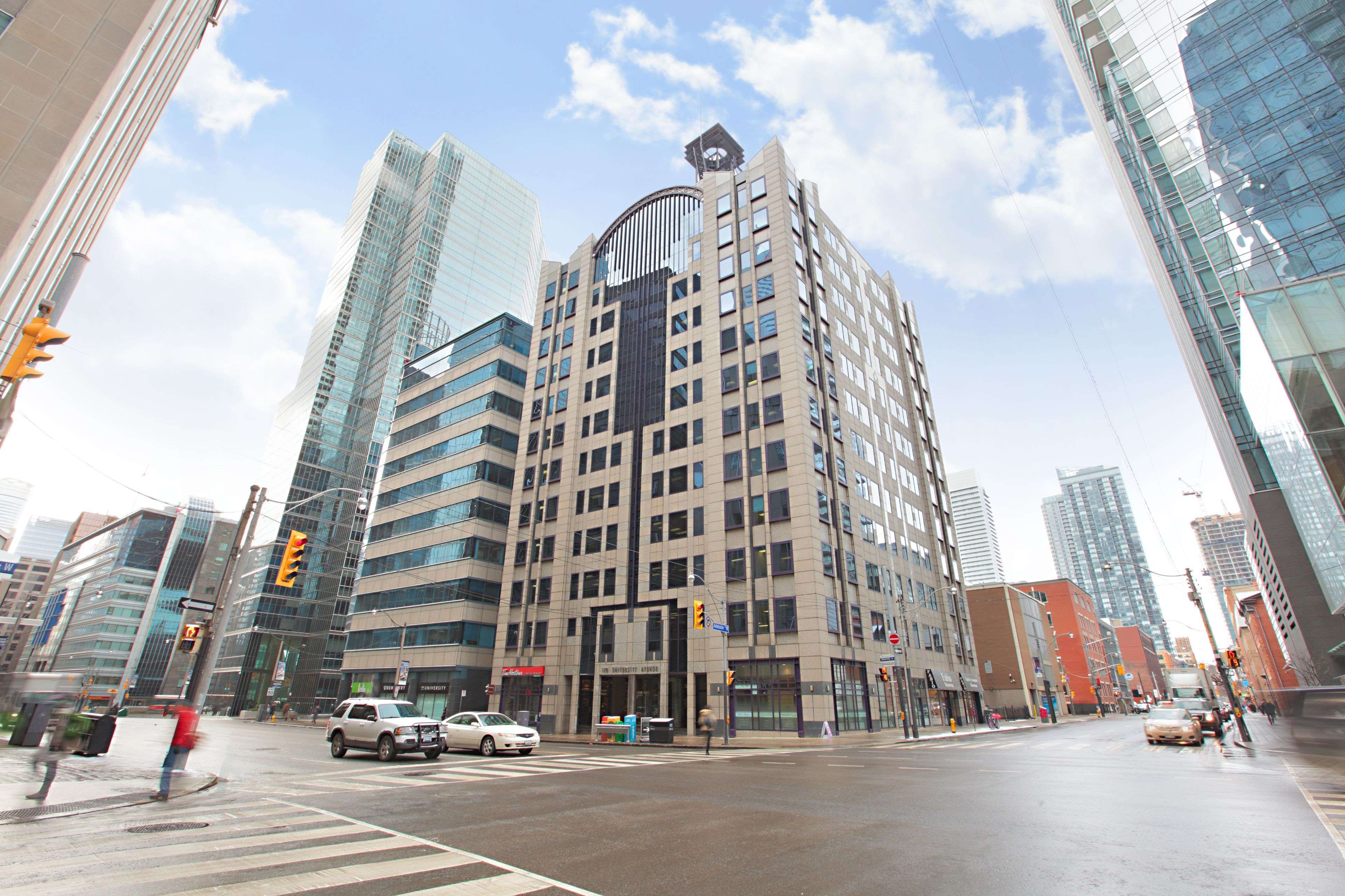 170 University AVE #902, Toronto C01, ON M5H 3B3