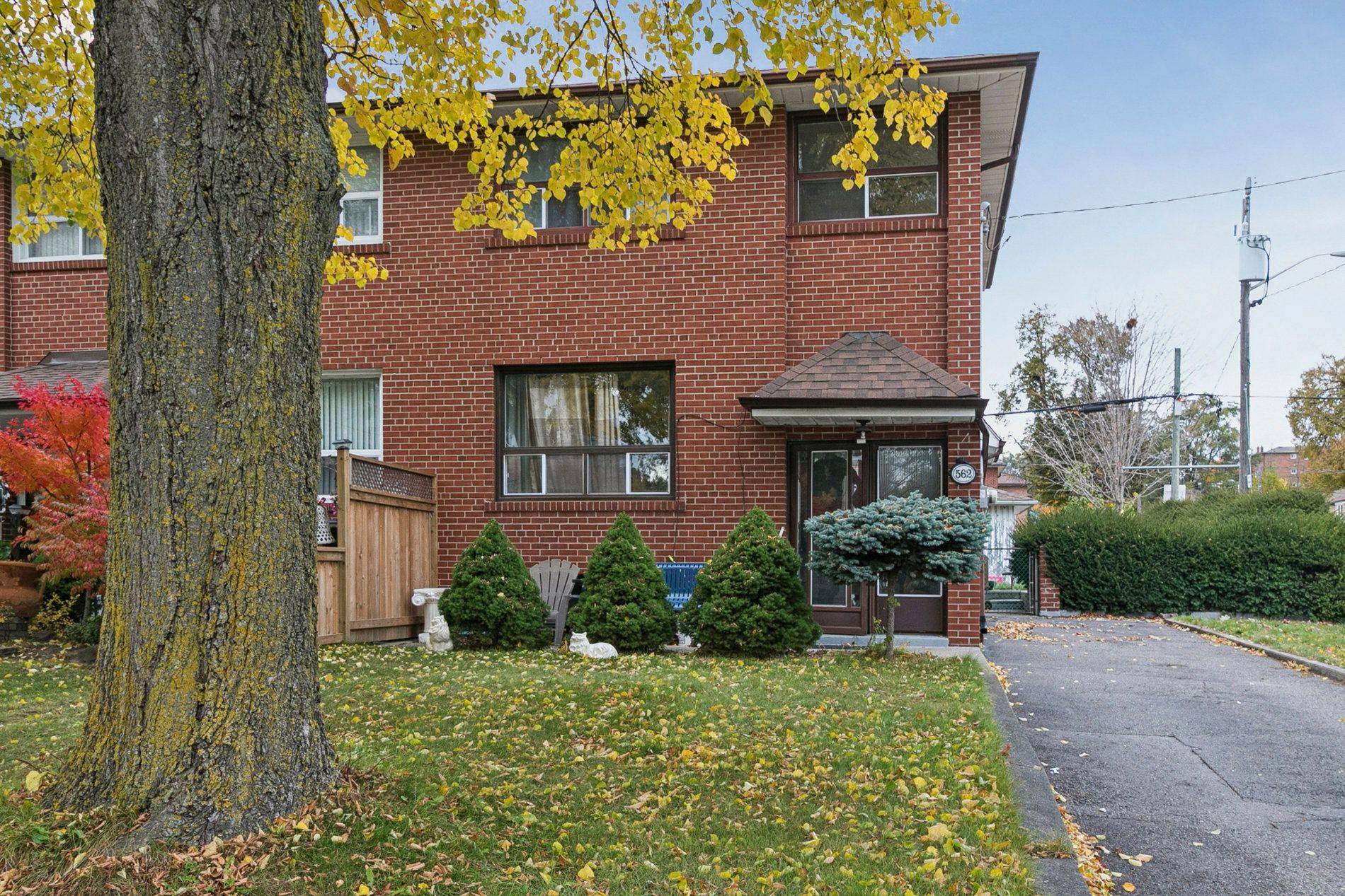 562 Alliance AVE, Toronto W03, ON M6N 2J5