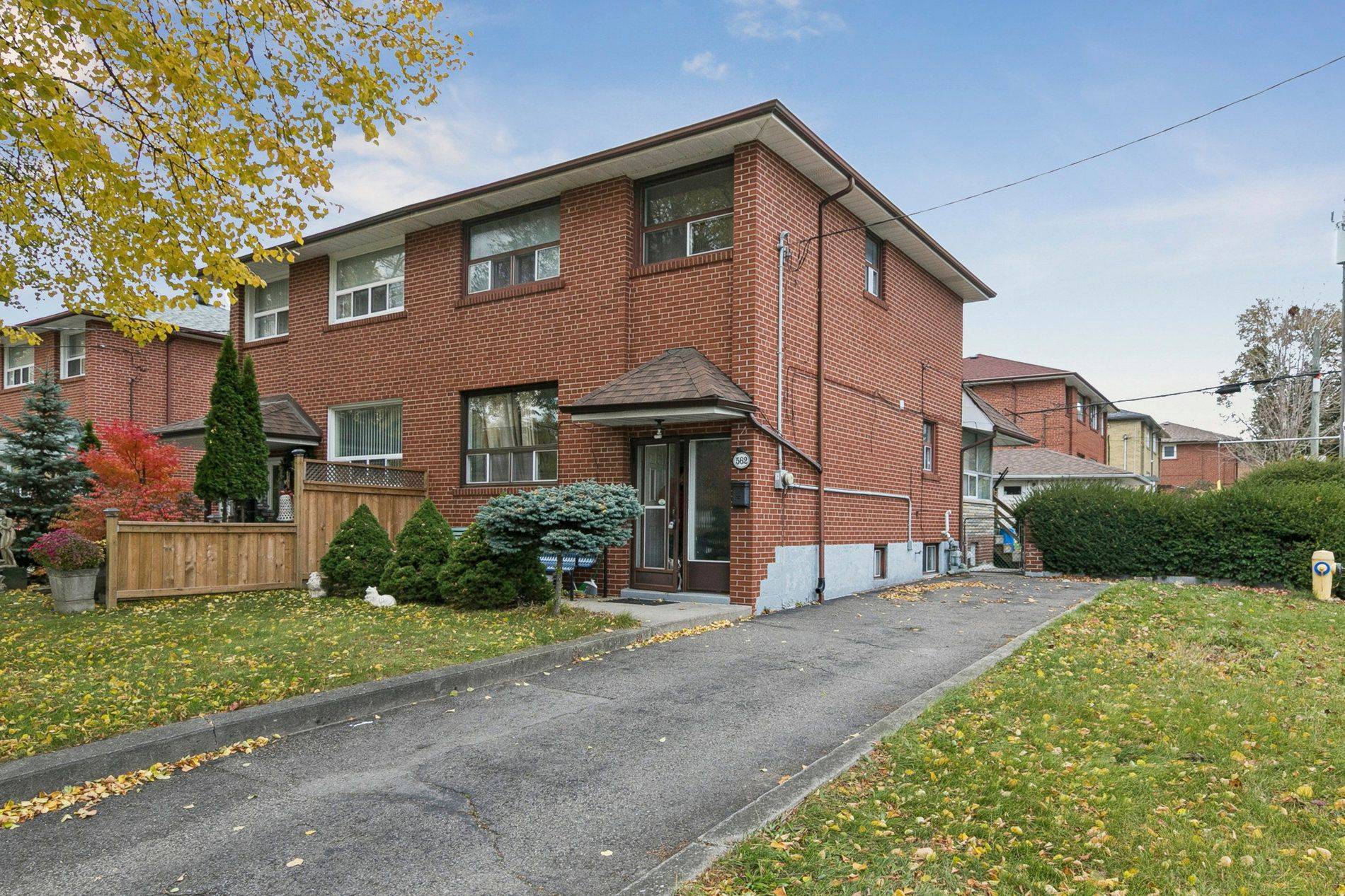 562 Alliance AVE, Toronto W03, ON M6N 2J5