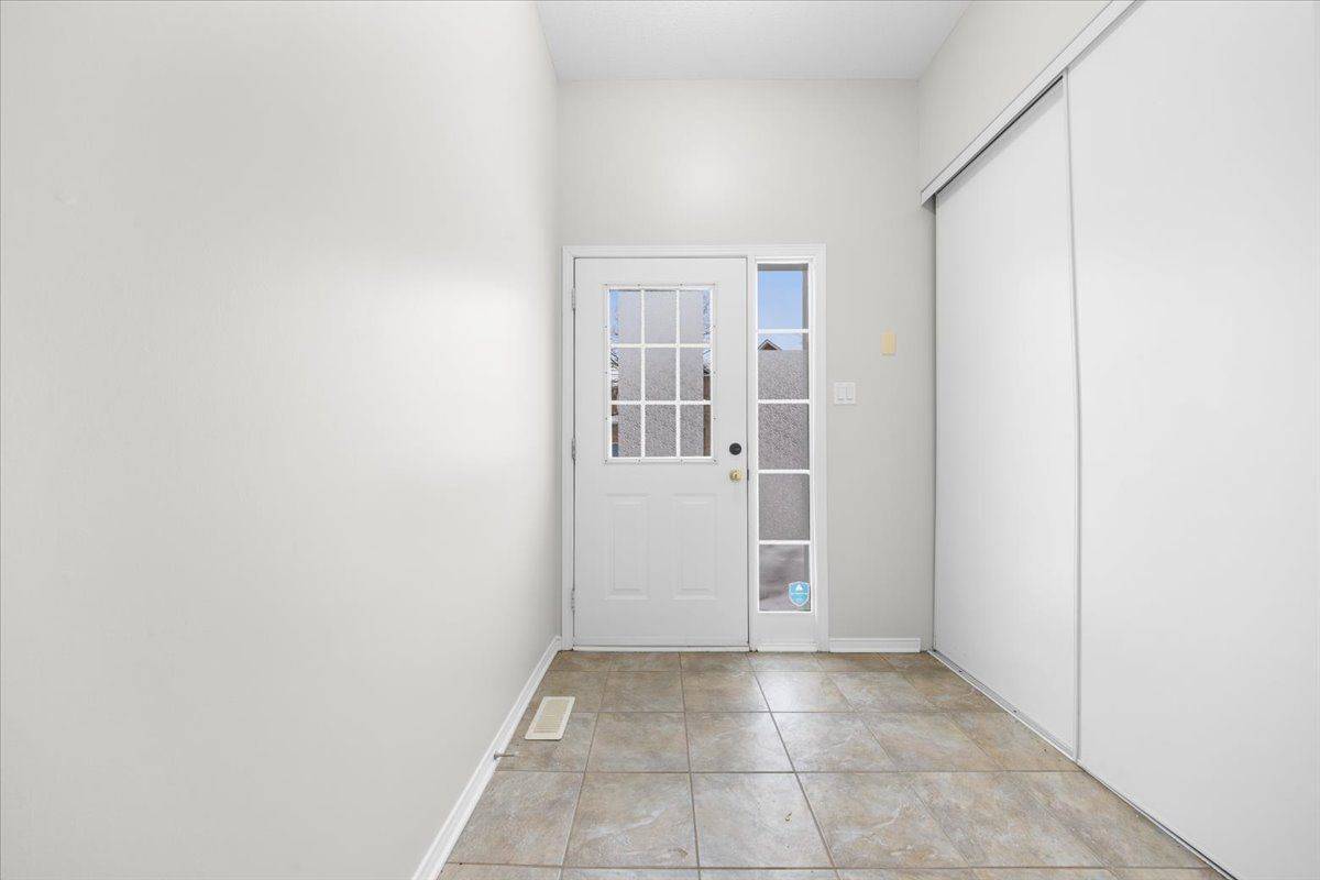 139 Sawmill Private, Billings Bridge - Riverside Park And Area, ON K1V 2E1