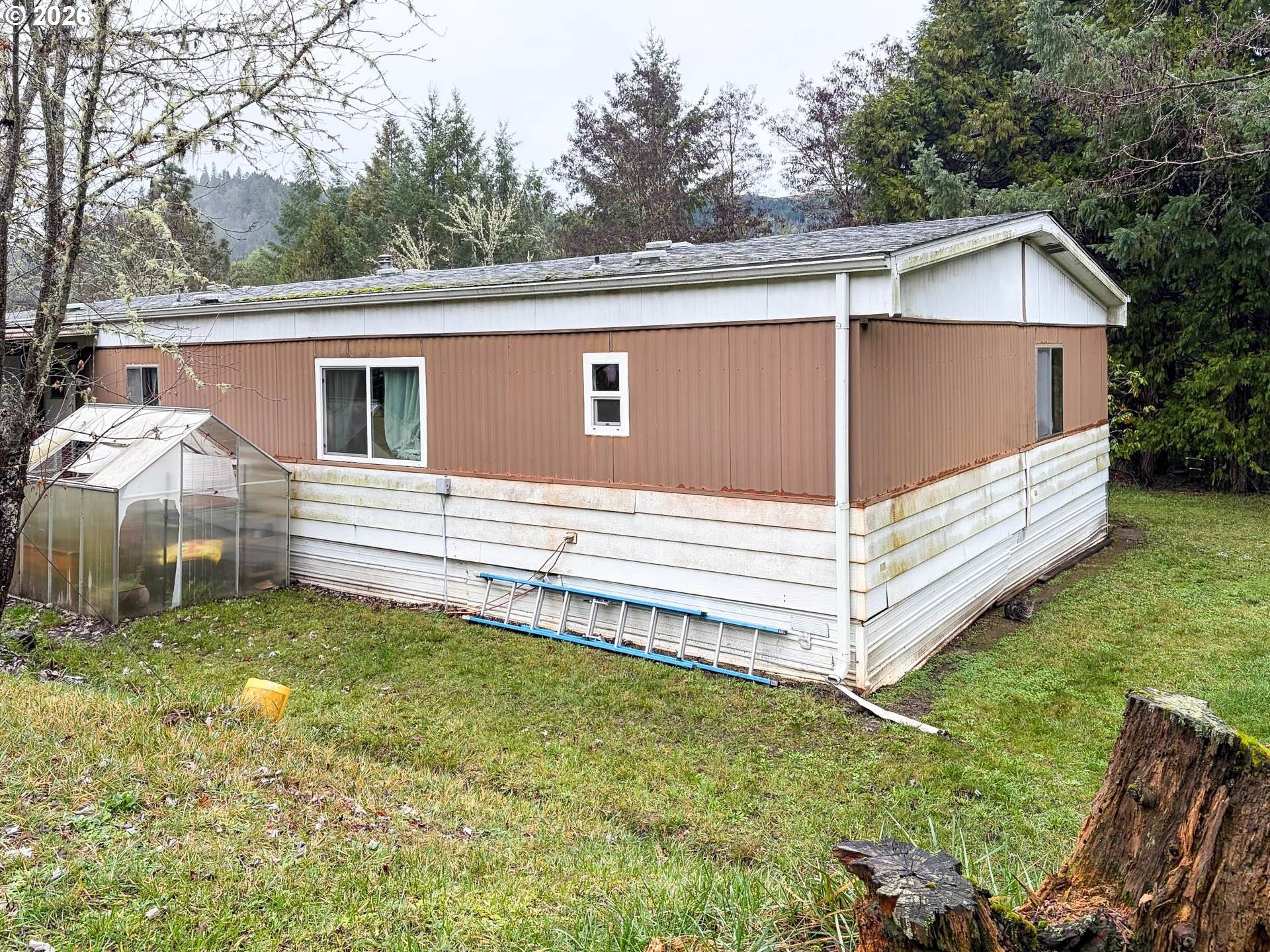 225 DORALEEN LN, Glide, OR 97443