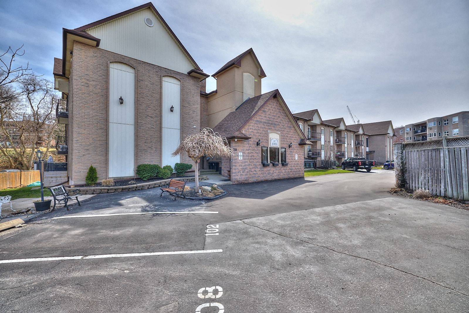 20 John ST #109, Grimsby, ON L3M 1X5