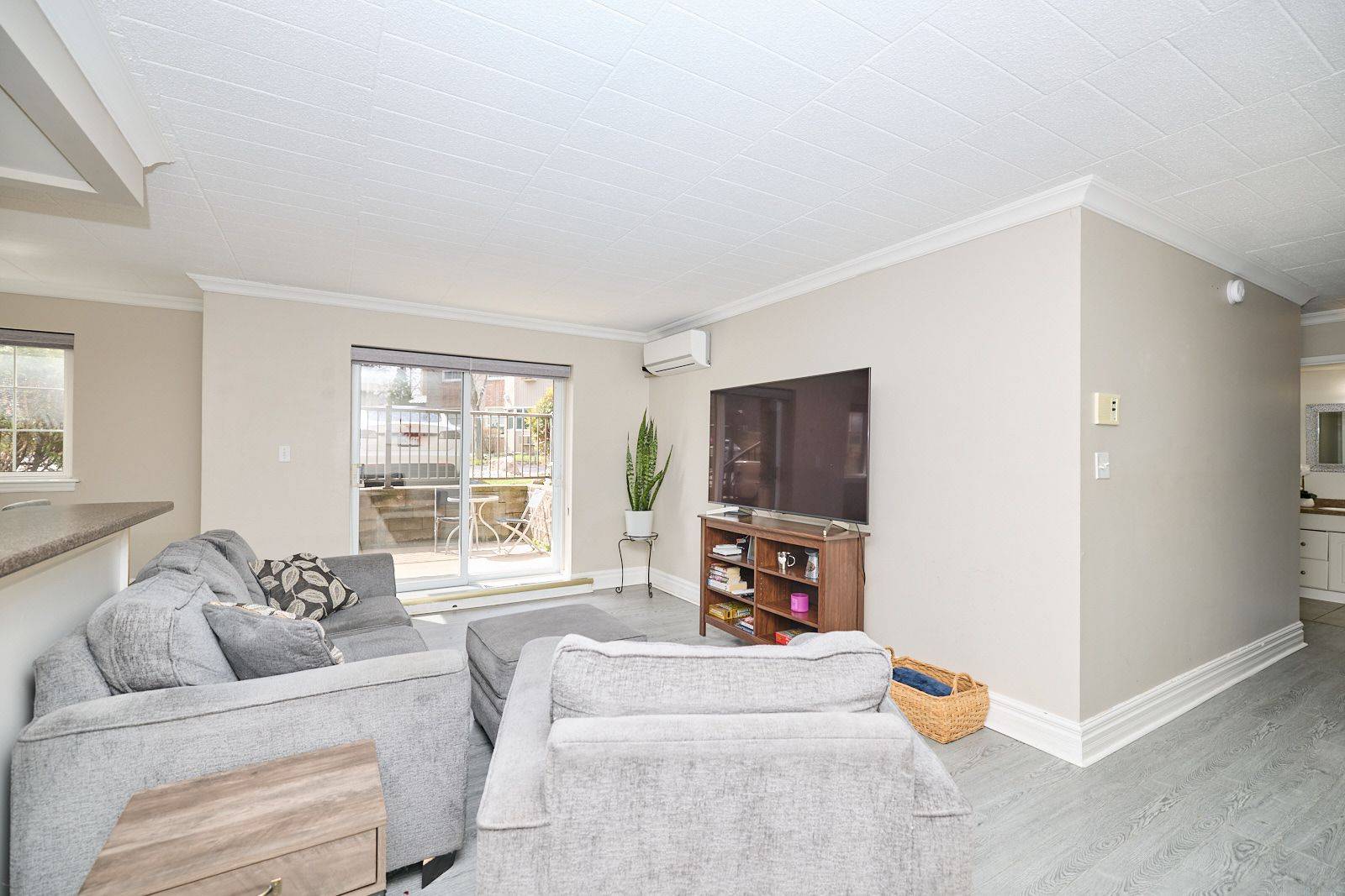 20 John ST #109, Grimsby, ON L3M 1X5