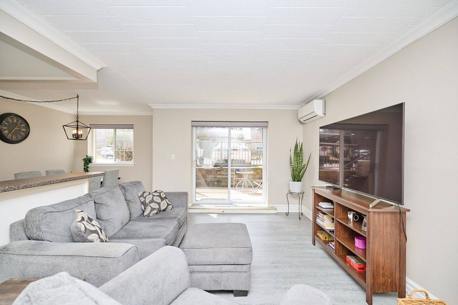 20 John ST #109, Grimsby, ON L3M 1X5