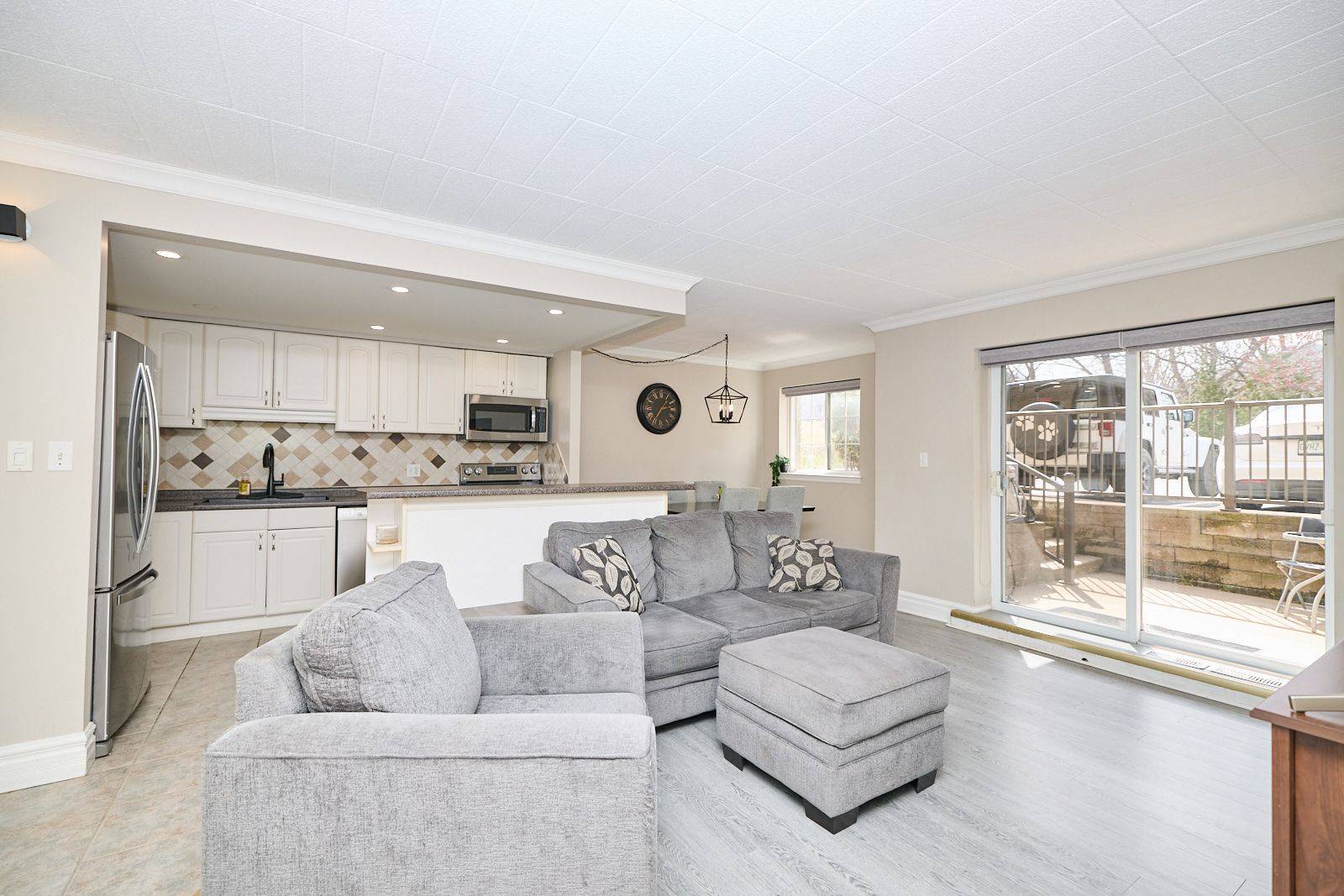 20 John ST #109, Grimsby, ON L3M 1X5