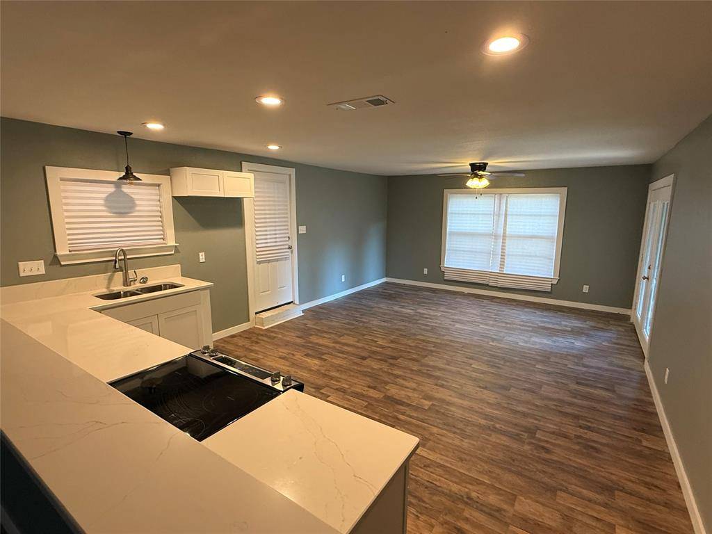 606 Colonial Drive, Athens, TX 75751