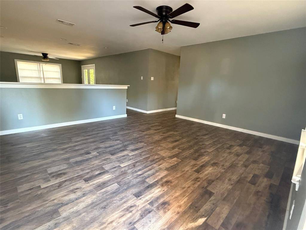 606 Colonial Drive, Athens, TX 75751