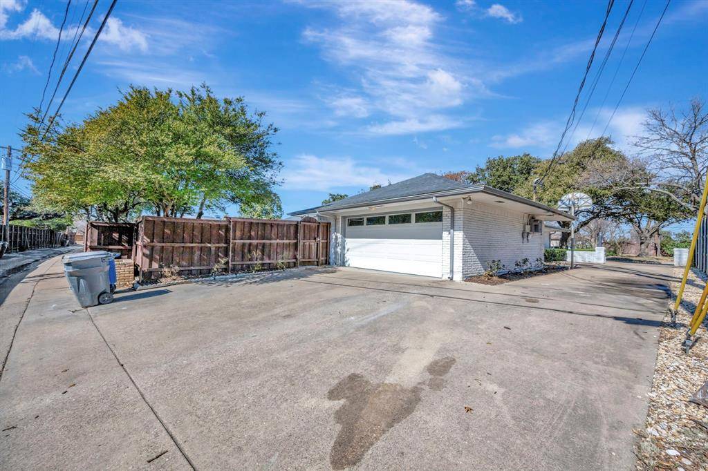 4566 Thunder Road, Dallas, TX 75244