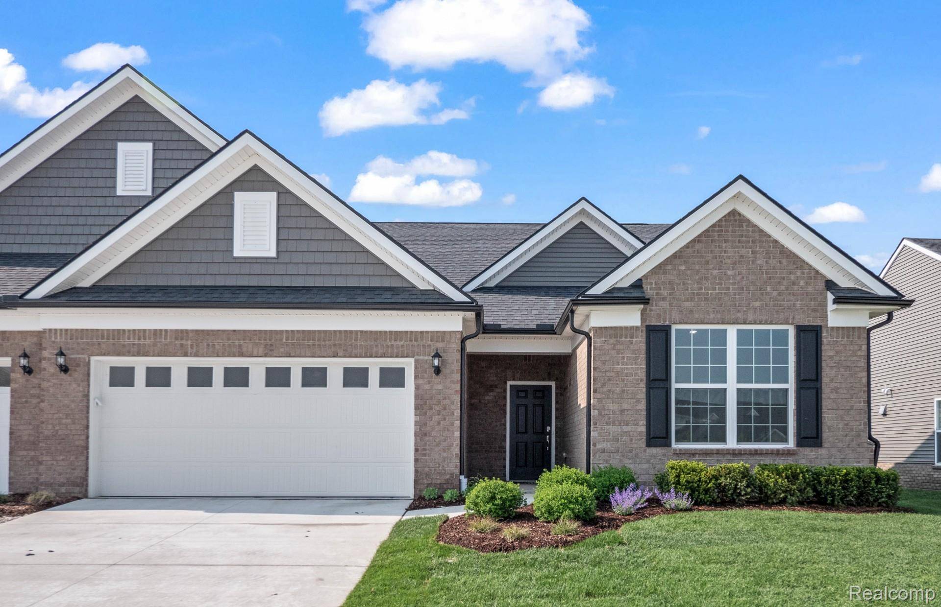 16104 Conifer LN, Clinton Charter Township, MI 48038