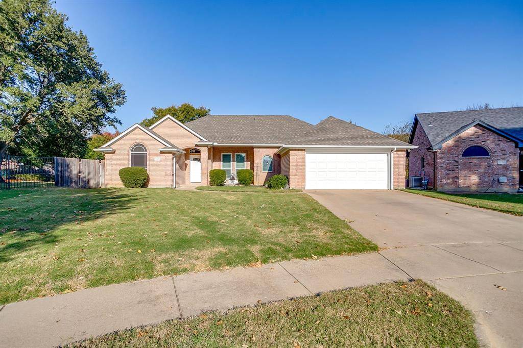 1125 Starling Court, Burleson, TX 76028