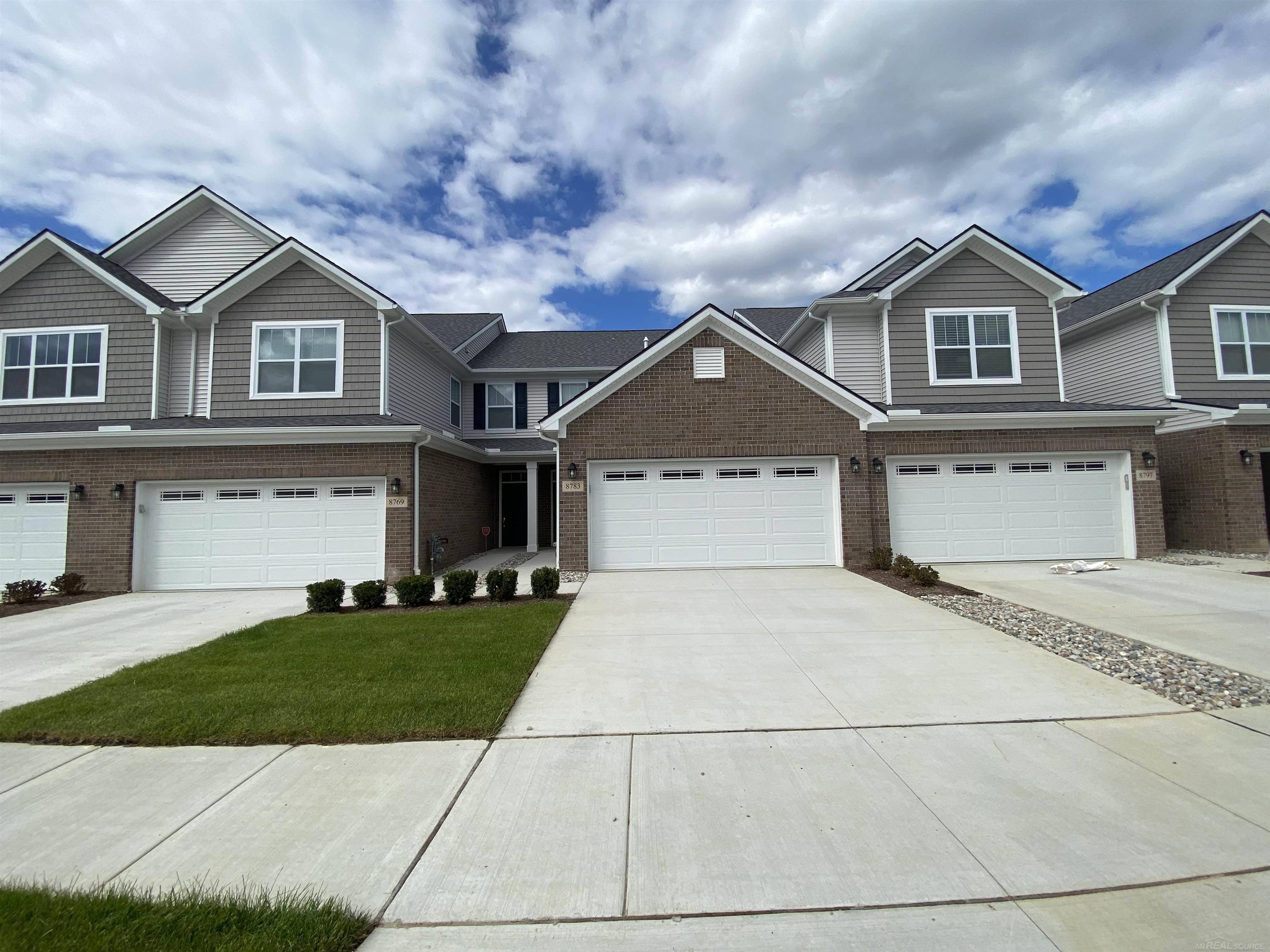 8783 Pioneer DR, Washington Twp, MI 48094