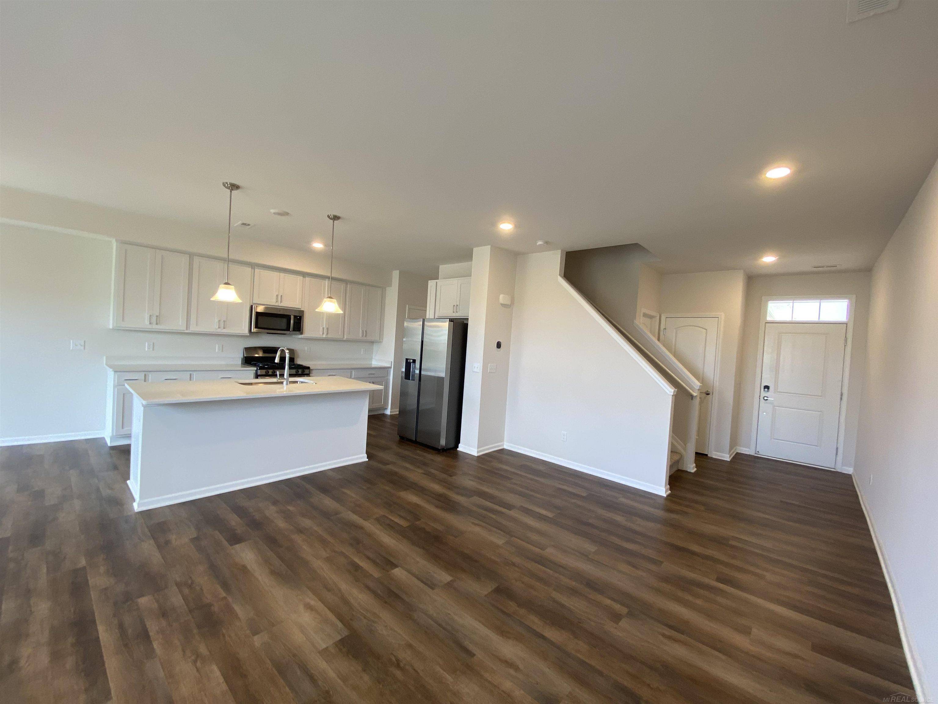 8783 Pioneer DR, Washington Twp, MI 48094