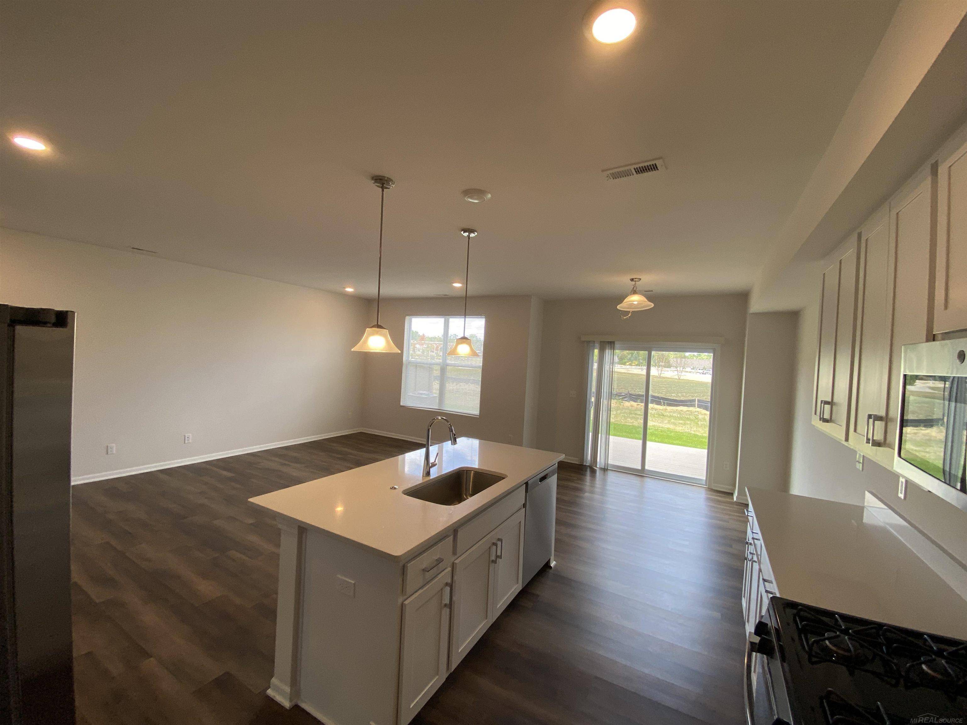 8783 Pioneer DR, Washington Twp, MI 48094