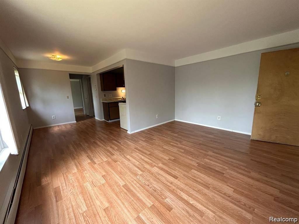 16480 E 9 MILE RD #201, Eastpointe, MI 48021