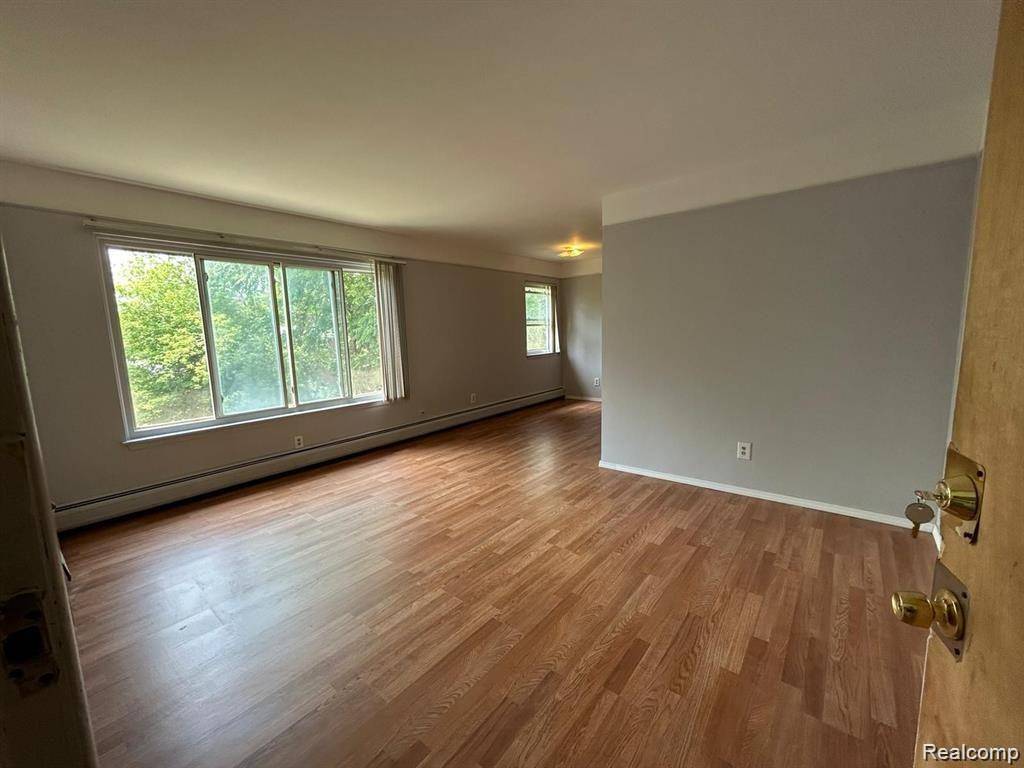 16480 E 9 MILE RD #201, Eastpointe, MI 48021