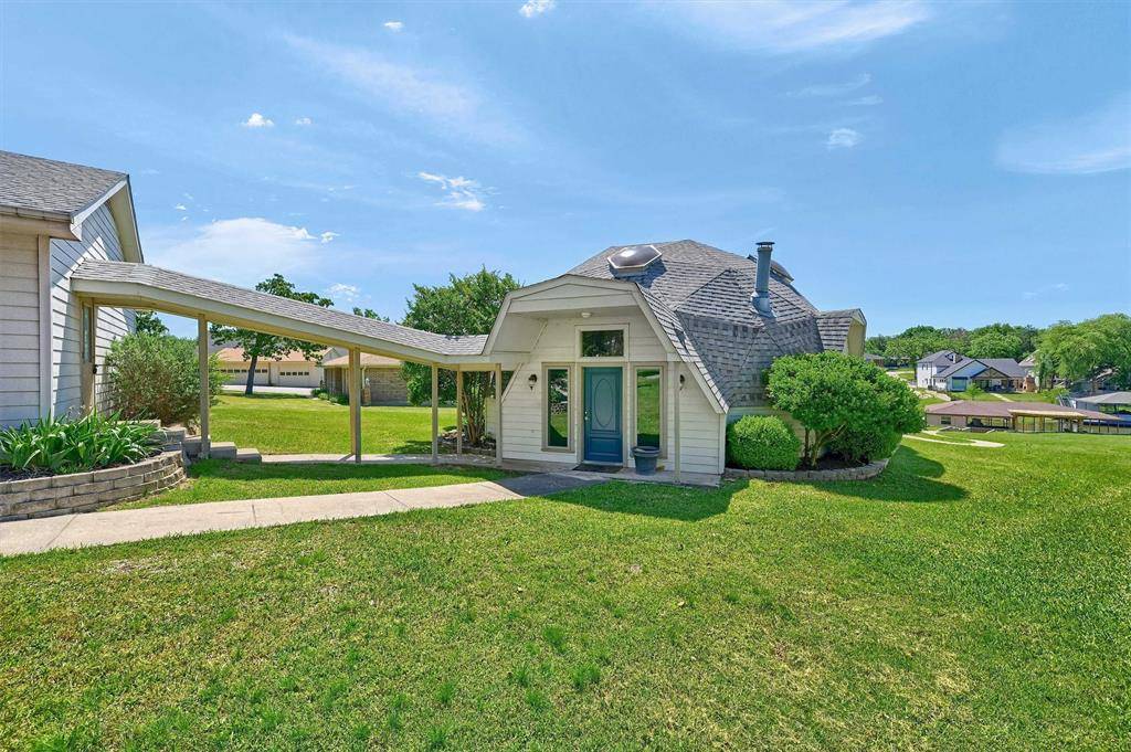114 E Seminole Drive, Lake Kiowa, TX 76240