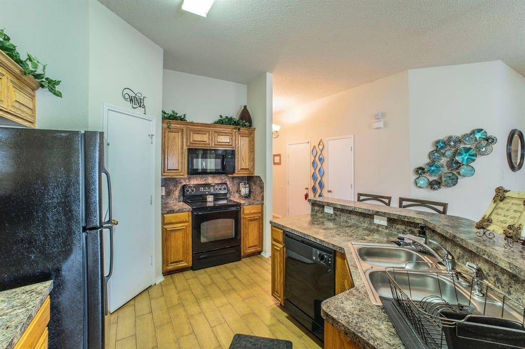 1634 Powder Horn Lane, Arlington, TX 76018