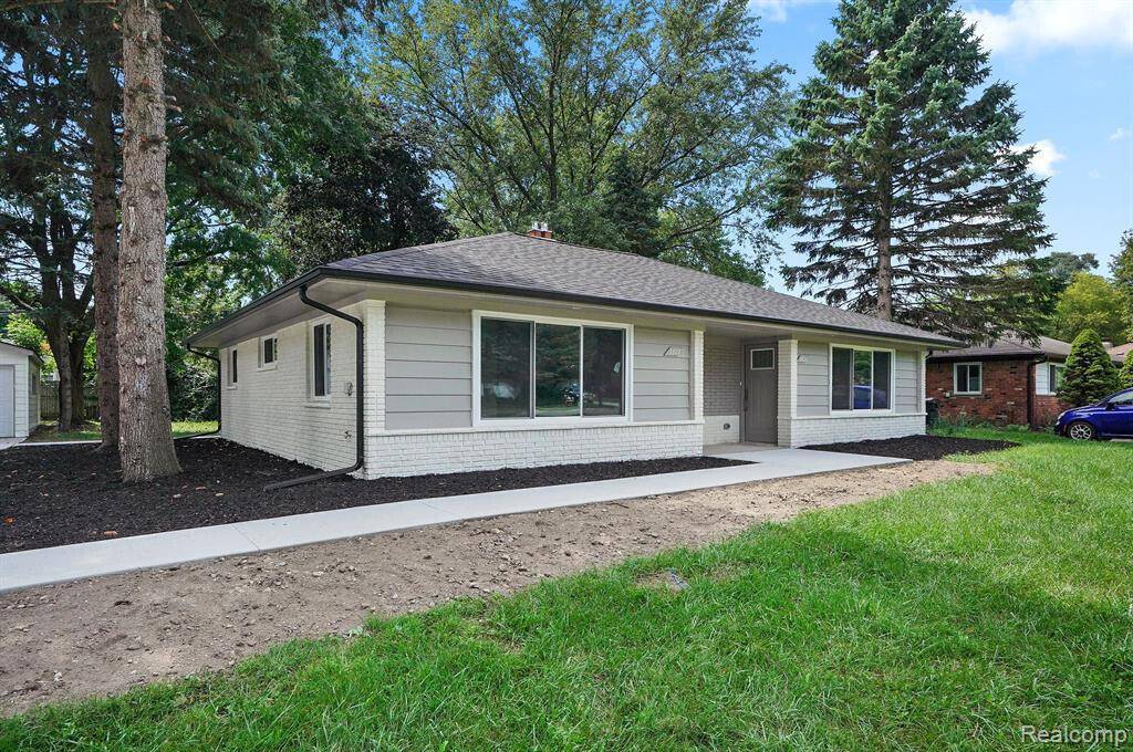 8820 Russell ST, Shelby Twp, MI 48317