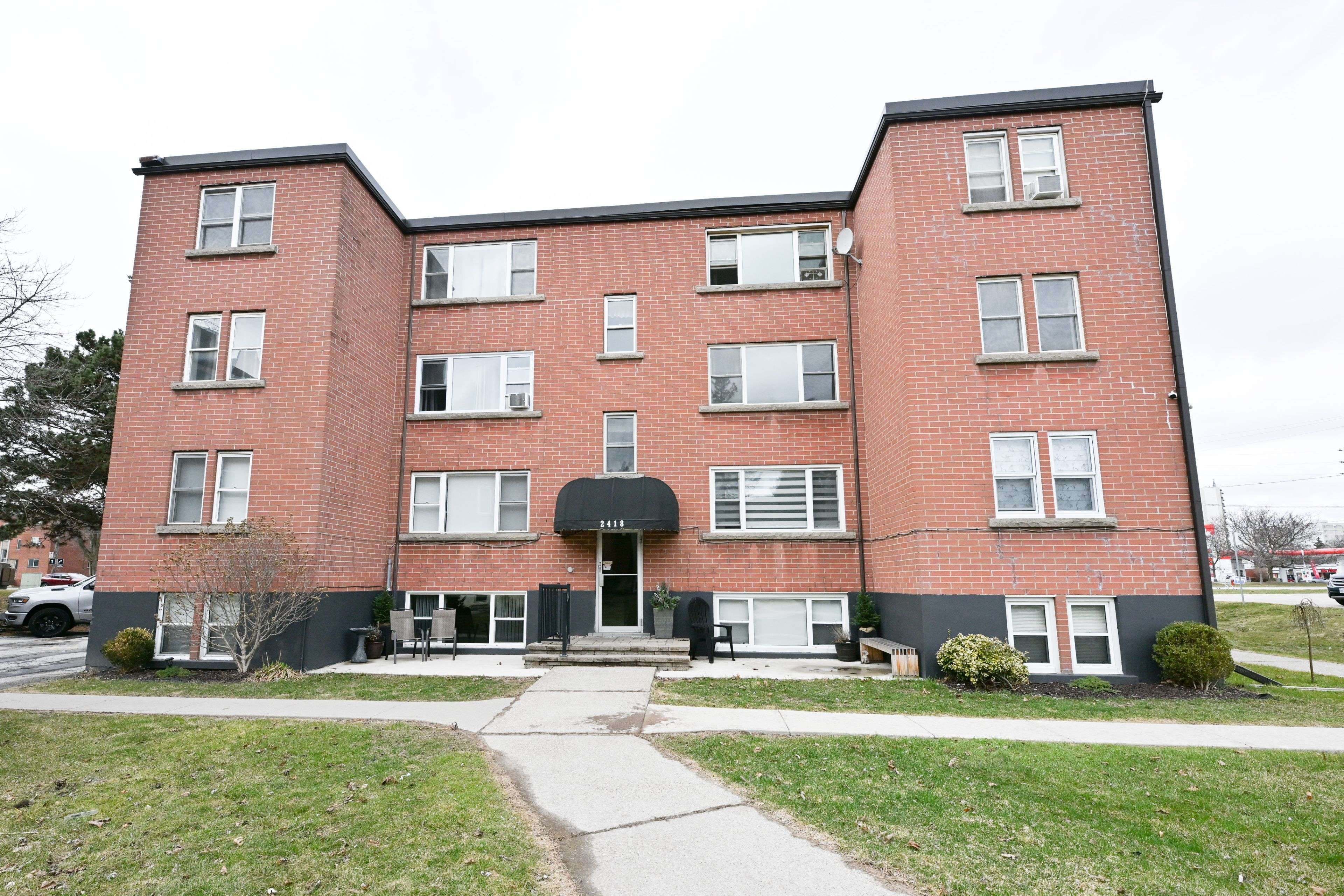 2418 New ST #11, Burlington, ON L7R 1J6