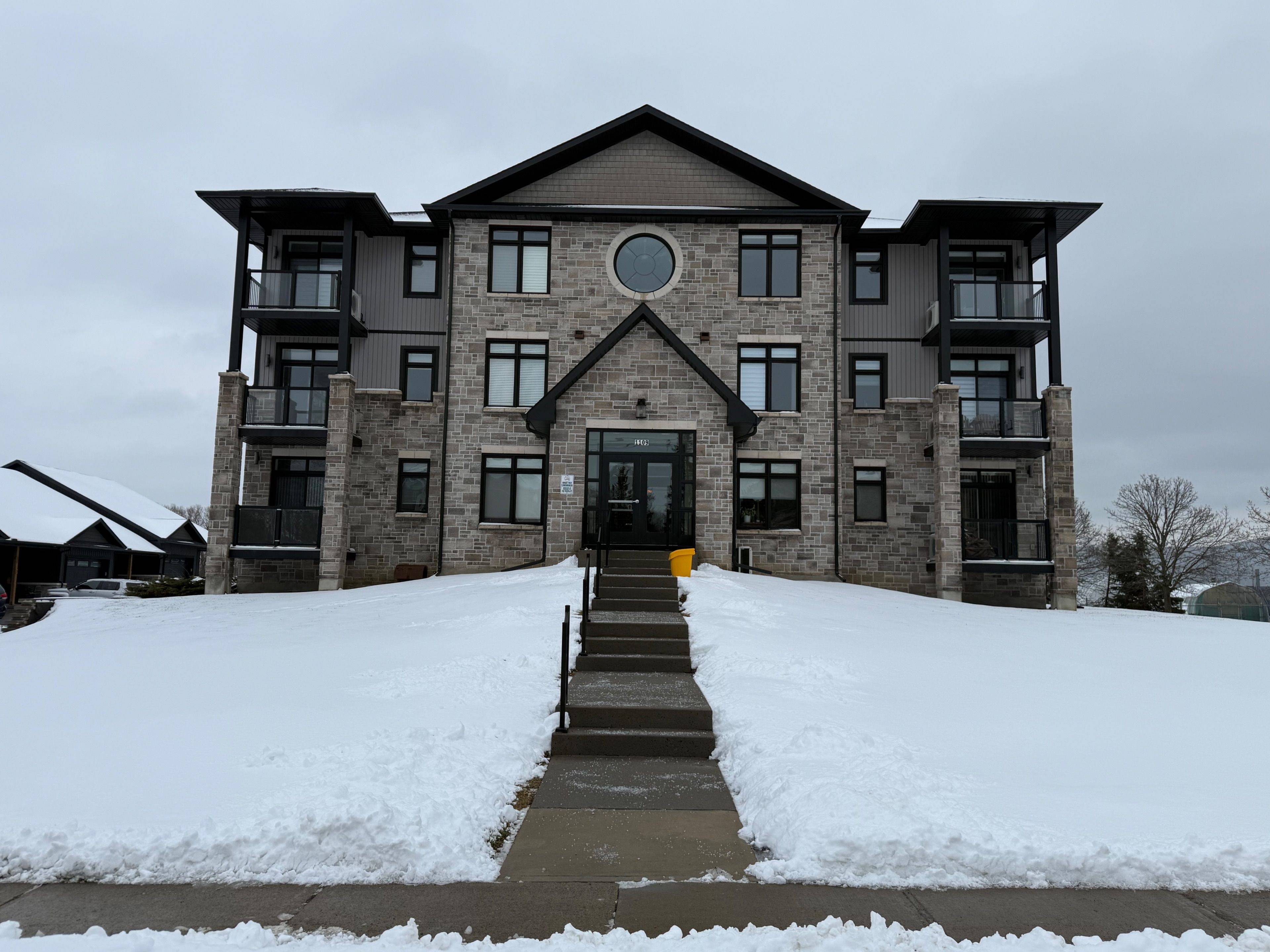 1109 Millwood AVE #302, Brockville, ON K6V 0C7