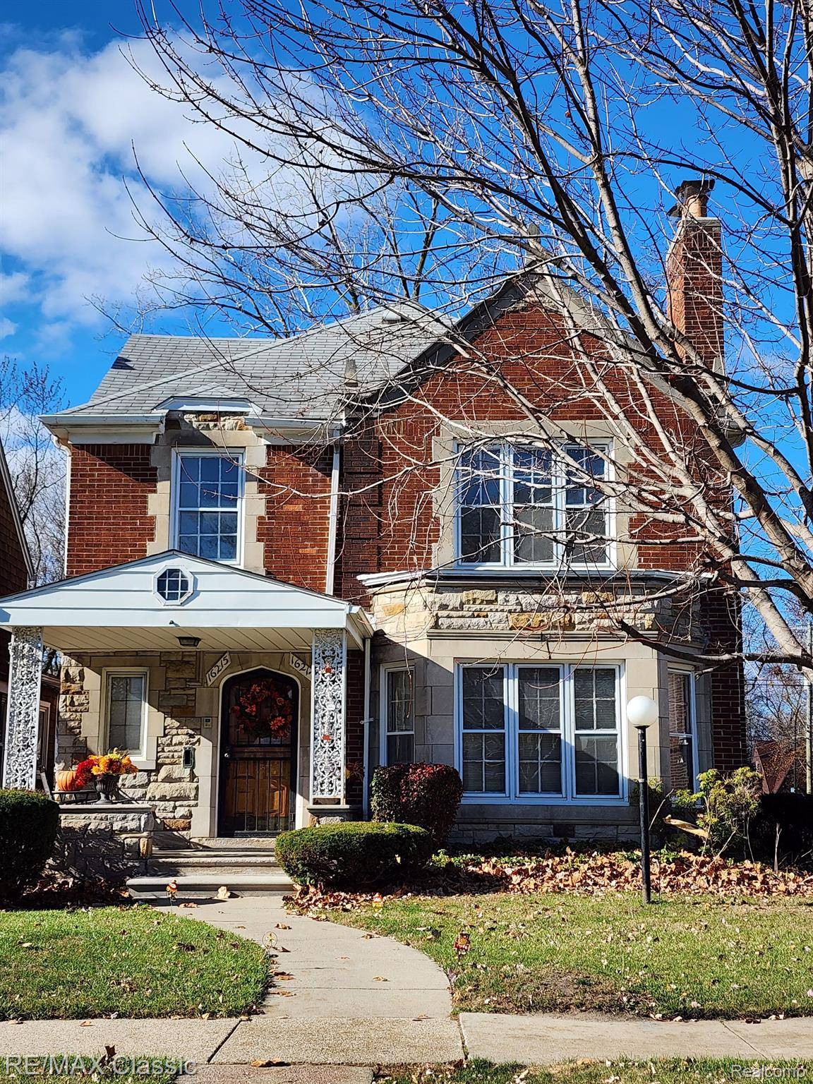 16215 and 16217 Greenview AVE, MI 48219