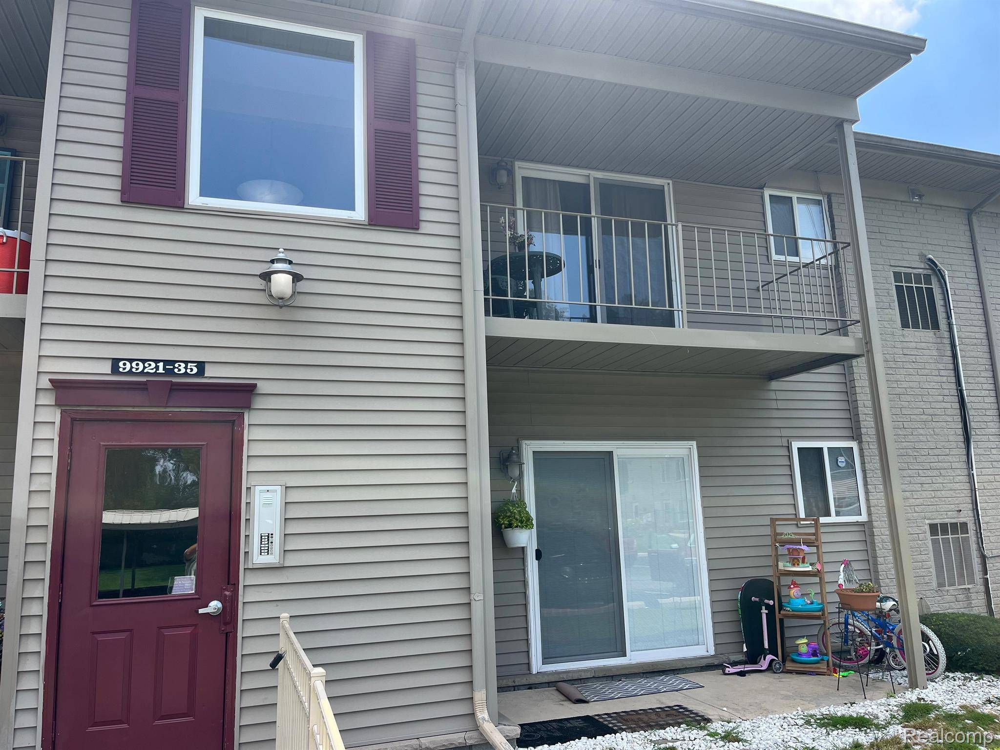 9933 ALLEN POINTE DR, Allen Park, MI 48101